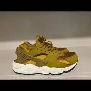 Nike Huarache Bronzine